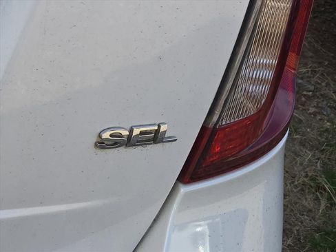 Used 2013 Ford Edge SEL image 8