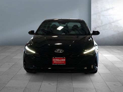 Used 2023 Hyundai Elantra Blue image 2