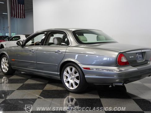 Used 2004 Jaguar XJ8 image 9