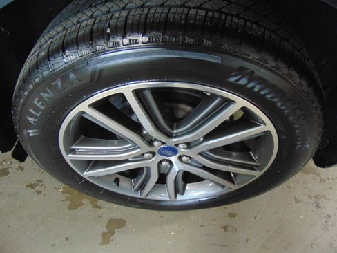 Used 2019 Ford Edge Titanium w/ Equipment Group 301A image 6