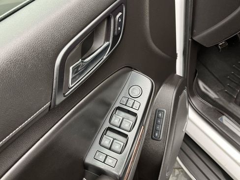 Used 2015 GMC Yukon SLT w/ Open Road Package AWD/4WD image 9