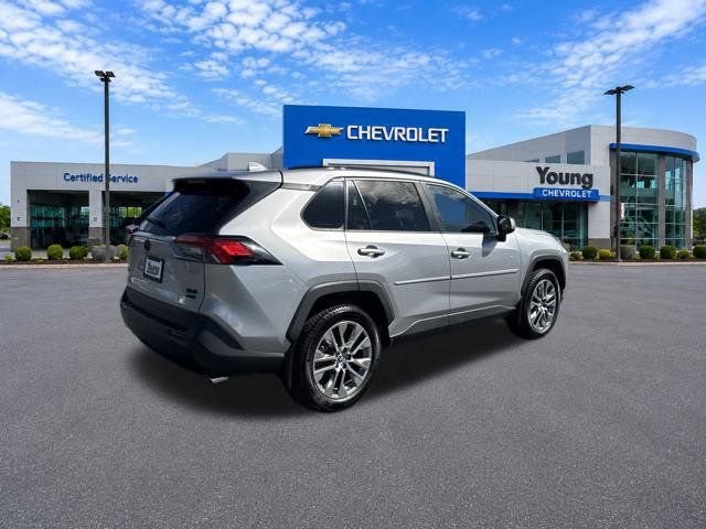 Used 2022 Toyota RAV4 XLE Premium AWD/4WD image 7