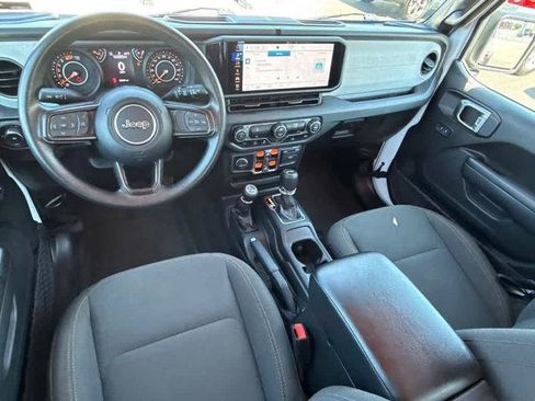 Used 2025 Jeep Wrangler Unlimited Sport AWD/4WD image 12