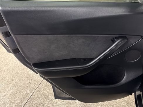 Used 2023 Tesla Model Y Performance image 11