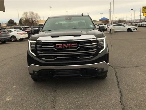 Used 2025 GMC Sierra 1500 SLT image 3