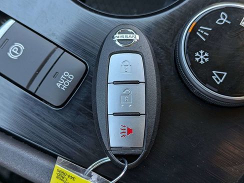 Used 2021 Nissan Rogue S image 27