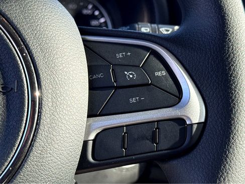 Certified 2023 Jeep Renegade Latitude image 17