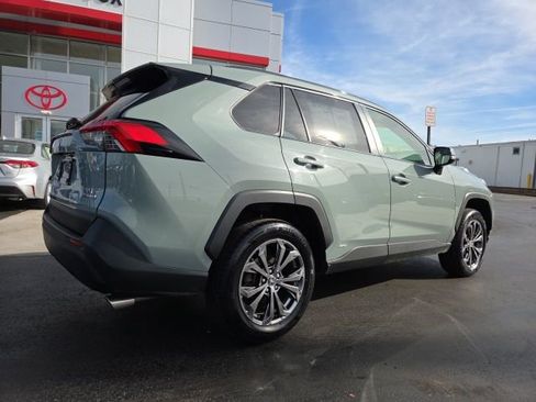 Used 2022 Toyota RAV4 XLE Premium image 7