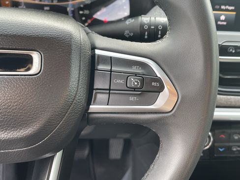 Used 2024 Jeep Compass Latitude AWD/4WD image 22
