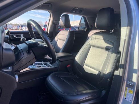 Used 2022 Ford Explorer XLT w/ Equipment Group 202A image 30