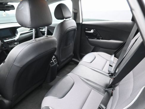 Used 2020 Kia Niro EX image 29
