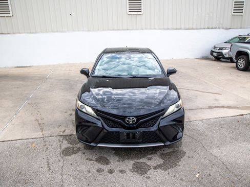 Used 2019 Toyota Camry XSE image 4