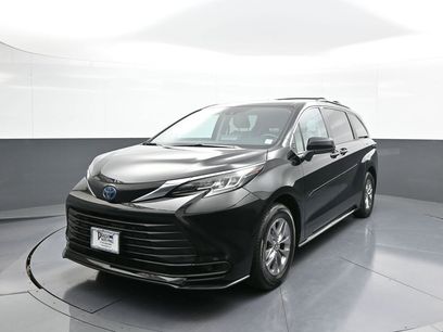 Certified 2023 Toyota Sienna LE