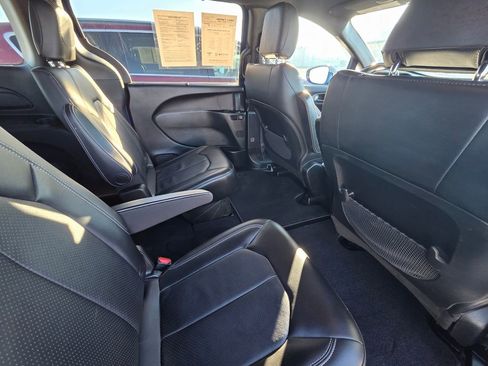 Used 2020 Chrysler Pacifica Touring-L w/ Advanced Safetytec Group image 33