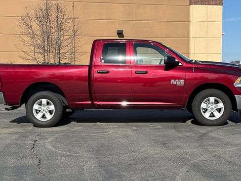 Used 2024 RAM 1500 Classic SLT AWD/4WD image 3