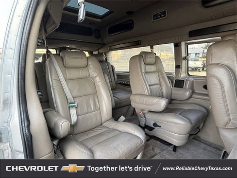 Used 2010 GMC Savana 2500 w/ Preferred Equipment Group image 33