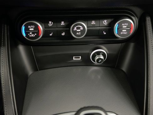 Used 2024 Alfa Romeo Stelvio Ti image 19