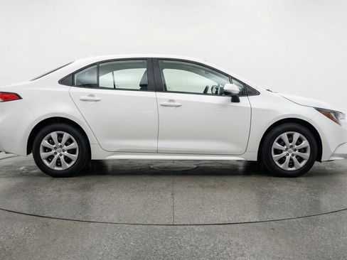 Used 2025 Toyota Corolla LE image 11