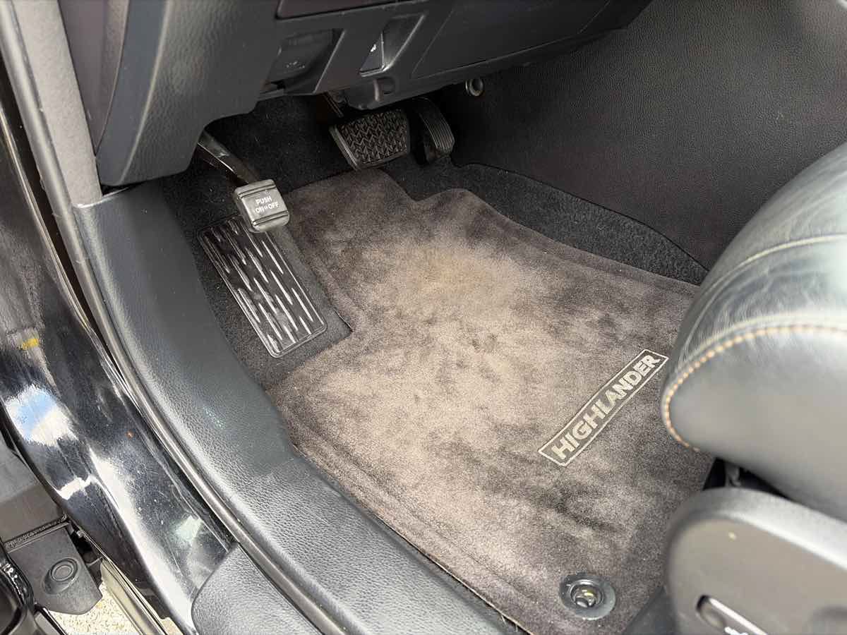 Used 2014 Toyota Highlander XLE FWD image 13