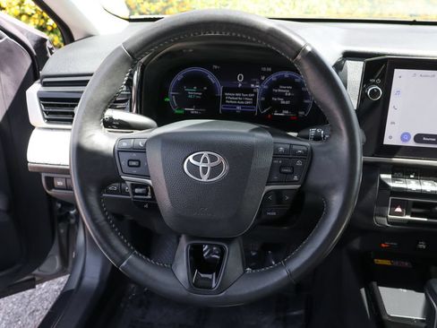 Used 2025 Toyota Camry XLE FWD image 23