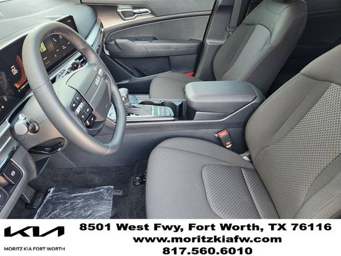 New 2026 Kia Sportage LX w/ LX Convenience Package FWD image 9