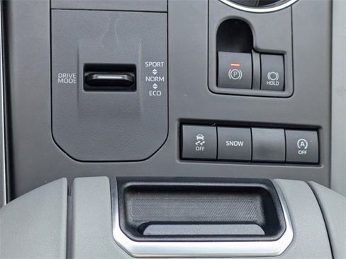 Used 2021 Toyota Highlander XLE image 25