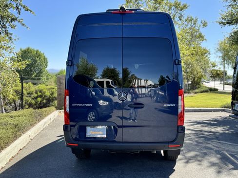 Used 2023 Mercedes-Benz Sprinter 2500 image 8