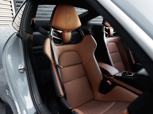 Certified 2024 Porsche 911 GT3 RS RWD image 37