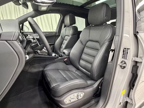New 2026 Porsche Macan GTS AWD/4WD image 32