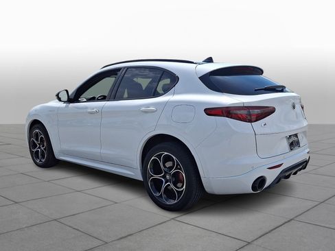 Used 2022 Alfa Romeo Stelvio Veloce image 5