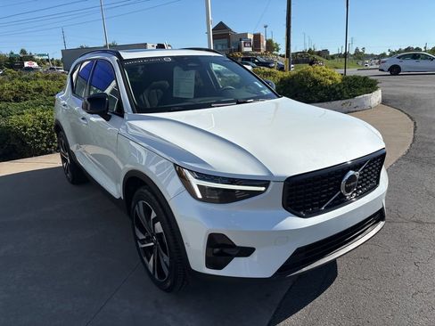 Certified 2024 Volvo XC40 B5 Plus w/ Climate Package AWD/4WD image 4