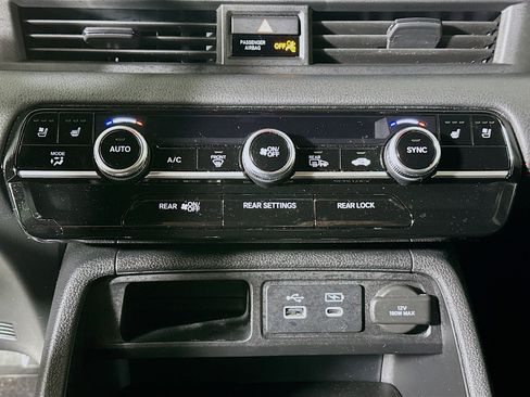 Used 2025 Honda Pilot Black Edition image 23