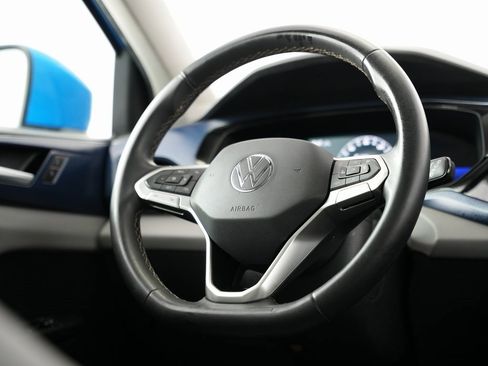 Used 2022 Volkswagen Taos SE image 11