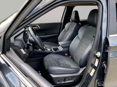 Used 2024 Mitsubishi Outlander SE AWD/4WD image 8