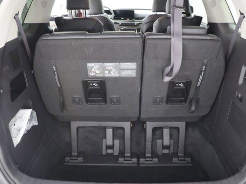 Used 2025 Kia Carnival FWD image 27