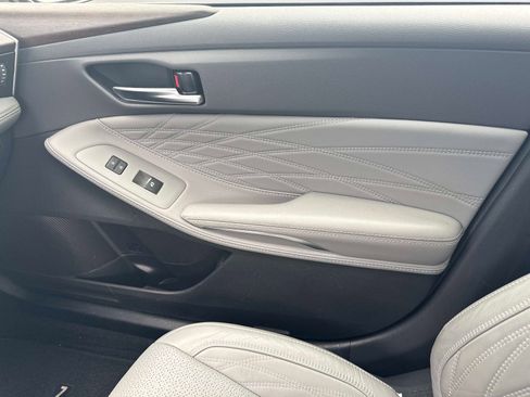 Used 2020 Toyota Avalon Limited image 26