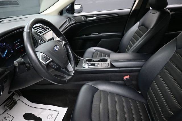 Used 2018 Ford Fusion SE w/ Equipment Group 201A FWD image 16