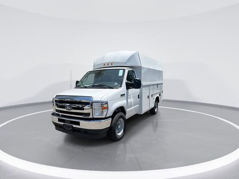 New 2026 Ford E-350 and Econoline 350 Super Duty w/ Power Equipment Group RWD image 4