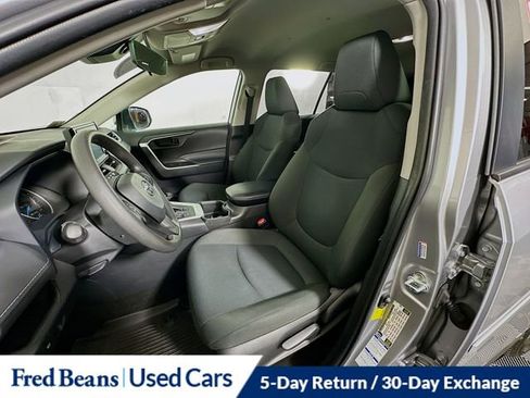 Used 2022 Toyota RAV4 LE image 22