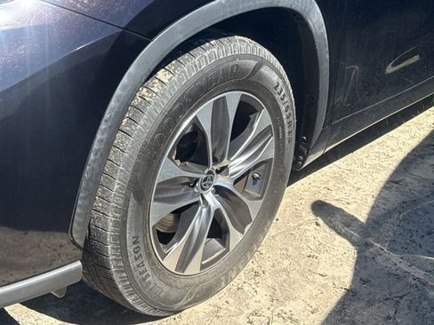 Used 2020 Toyota Highlander XLE image 5