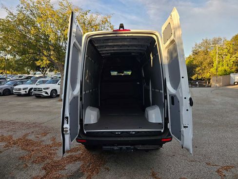Used 2024 Mercedes-Benz Sprinter 3500 image 16