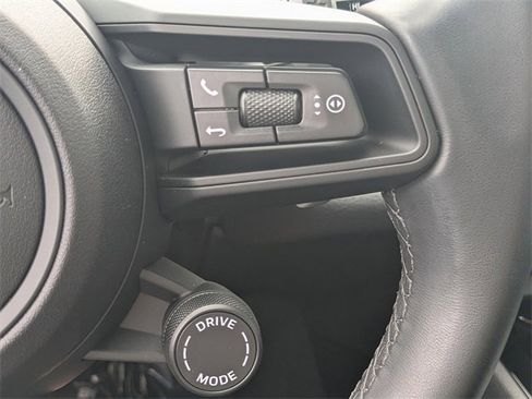 Used 2024 Porsche Cayenne image 28