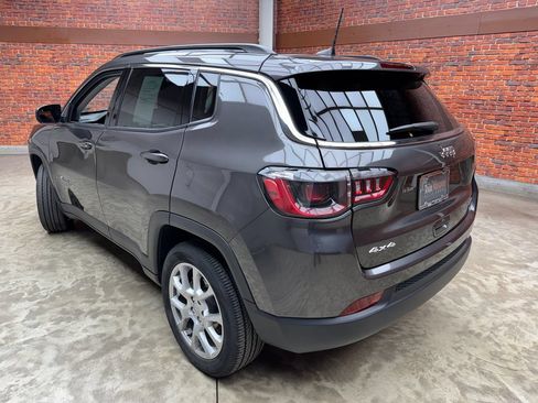 Used 2022 Jeep Compass Latitude AWD/4WD image 2