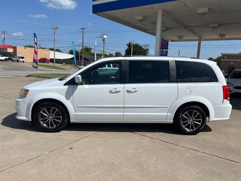 Used 2017 Dodge Grand Caravan SXT FWD image 5