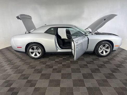 Used 2022 Dodge Challenger SXT RWD image 17