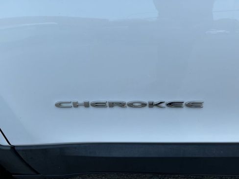 Used 2019 Jeep Cherokee Limited AWD/4WD image 12