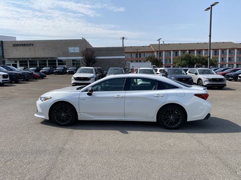 Used 2019 Toyota Avalon XSE w/ All Weather Liner Package FWD image 8