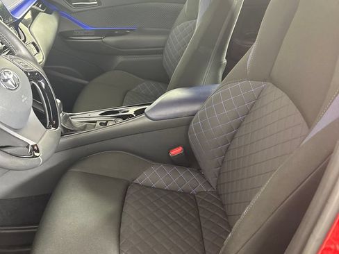 Used 2021 Toyota C-HR XLE FWD image 12