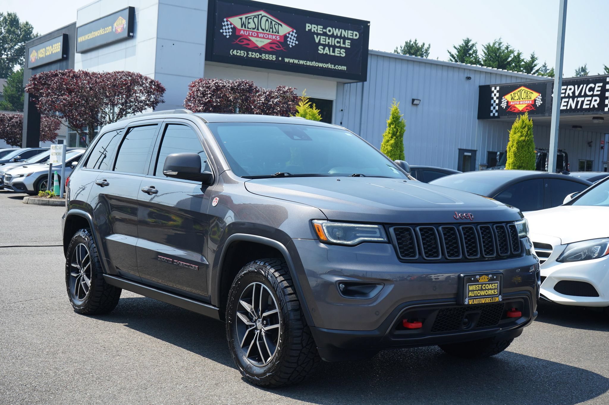 Used 2018 Jeep Grand Cherokee Trailhawk w/ Trailhawk Luxury Group AWD/4WD image 8