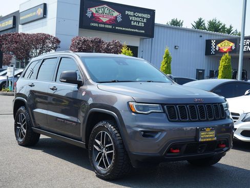 Used 2018 Jeep Grand Cherokee Trailhawk w/ Trailhawk Luxury Group AWD/4WD image 8
